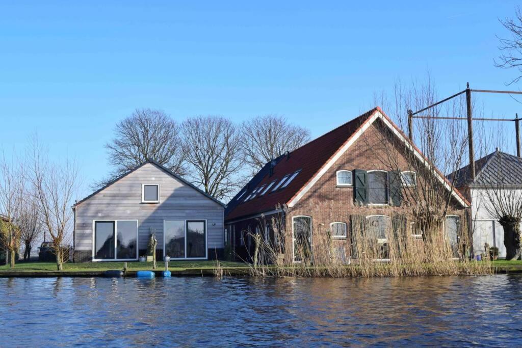 Mooi Vakantiehuis Prachtig Gelegen Aan Het Water Rijpwetering Exterior photo