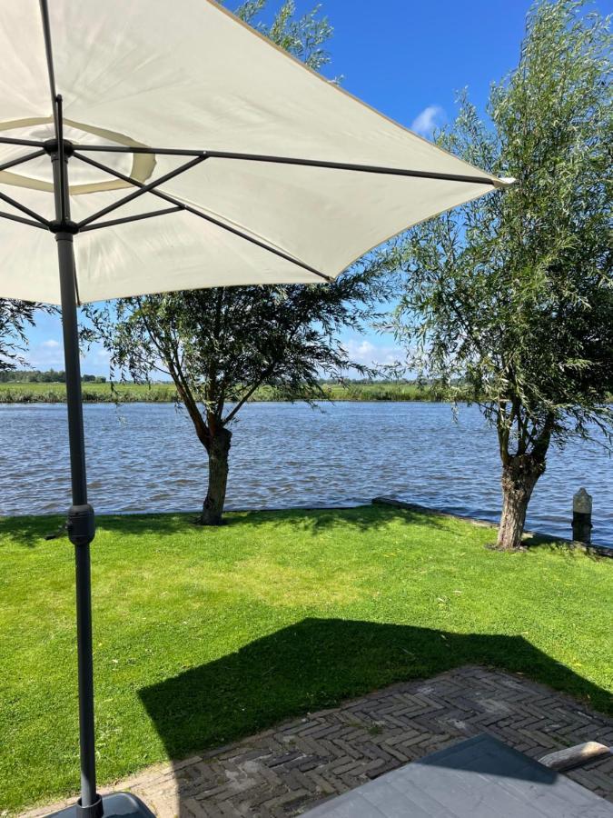 Mooi Vakantiehuis Prachtig Gelegen Aan Het Water Rijpwetering Exterior photo